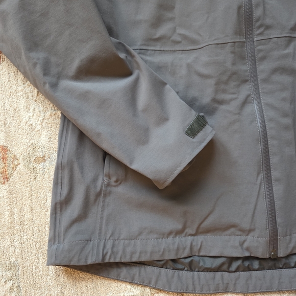 Patagonia Woman Rain Jacket - Picture 2 of 6